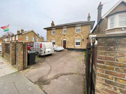 4 Bedroom Detached, Hertford Road, Enfield