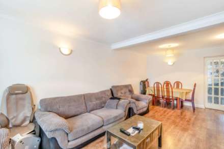 Shirley Grove, Edmonton, N9, Image 4
