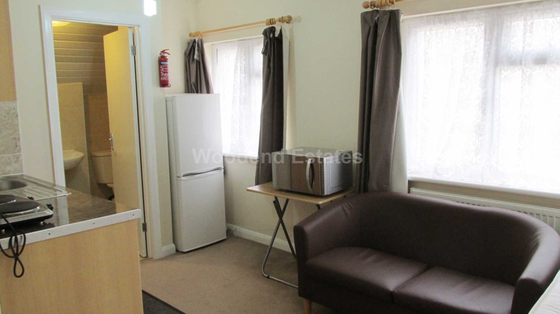 Great West Road, Hounslow, Image 2