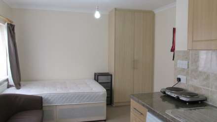 Great West Road, Hounslow, Image 1