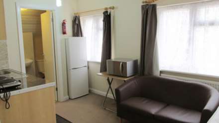 Great West Road, Hounslow, Image 2