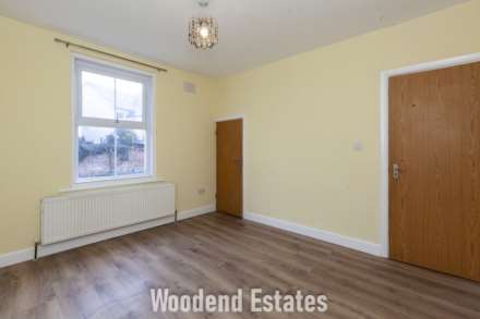 The Crescent, Slough, Image 18