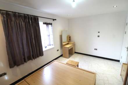 Osterley Park Road, Southall, Image 4