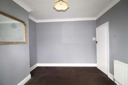 Spring Grove Crescent, Hounslow, Image 4