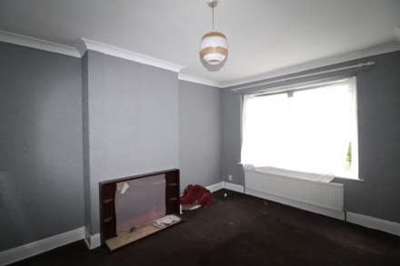 Spring Grove Crescent, Hounslow, Image 5