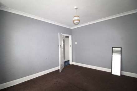 Spring Grove Crescent, Hounslow, Image 6