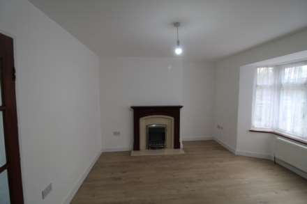 2 Bedroom Maisonette, Wetherby Close, Northolt UB5 4ED