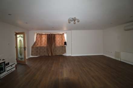 Long Lane, Uxbridge, Image 7