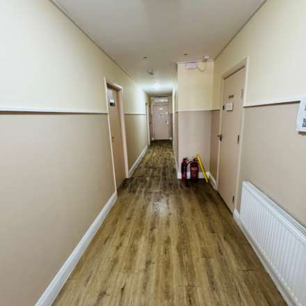 Greenford Ave, Hanwell, Image 10