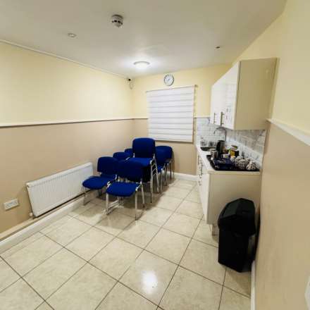 Greenford Ave, Hanwell, Image 17