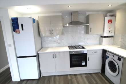 Uxbridge Road, Hayes, Image 2