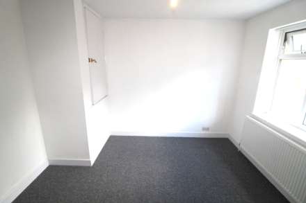 Sharpness Close, Hayes, Image 5