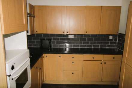 Almond Avenue, West Drayton, Image 5