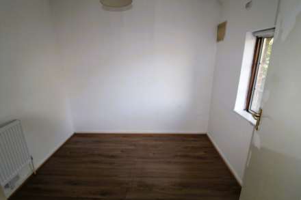 Almond Avenue, West Drayton, Image 8