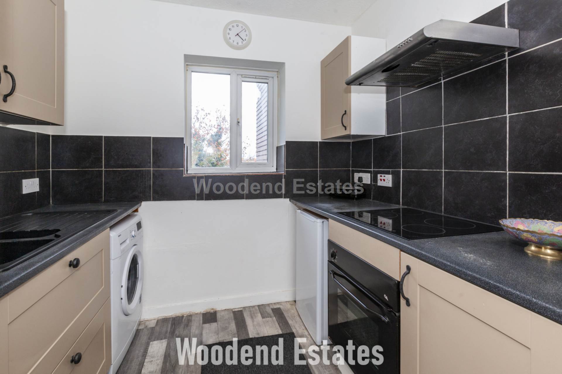 Brendon Close, Harlington, Image 8