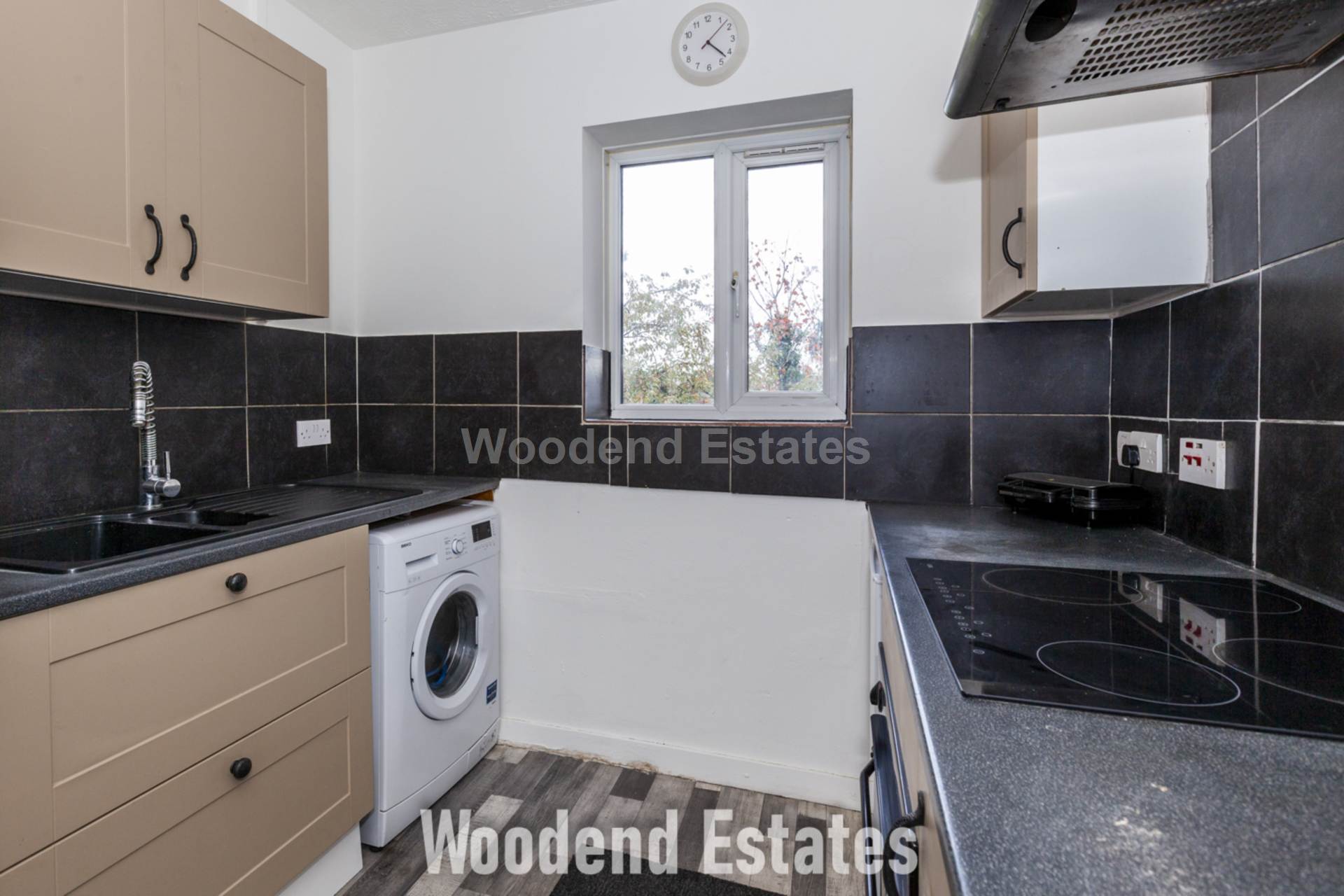 Brendon Close, Harlington, Image 9