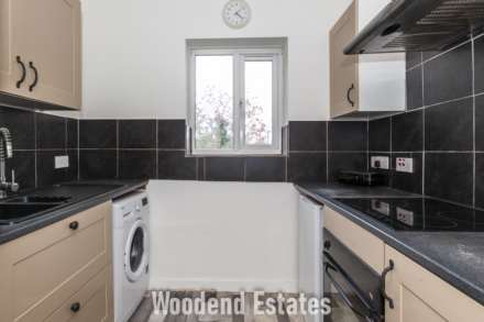 Brendon Close, Harlington, Image 11