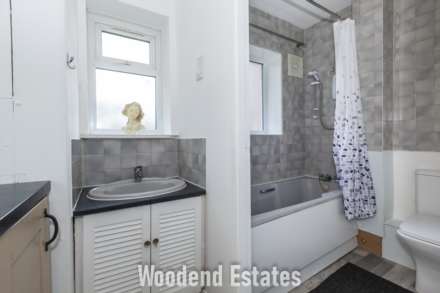 Brendon Close, Harlington, Image 13