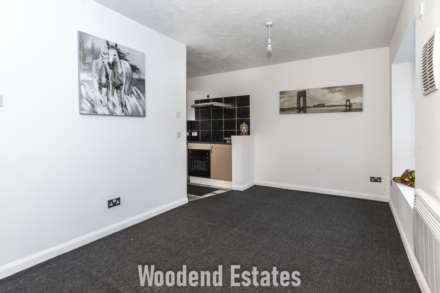 Brendon Close, Harlington, Image 5