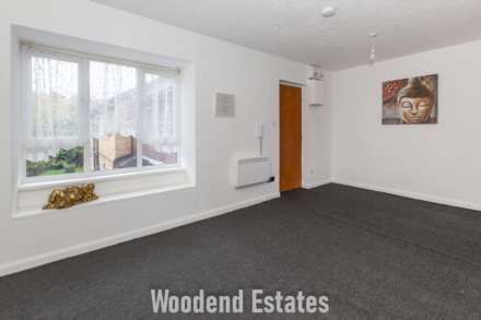 Brendon Close, Harlington, Image 6