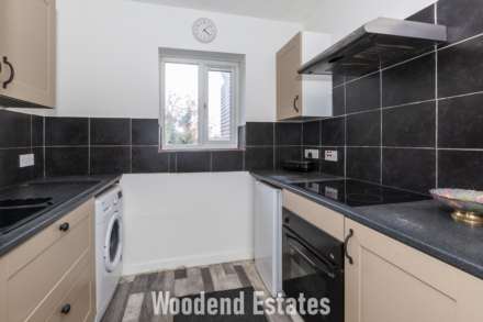 Brendon Close, Harlington, Image 8