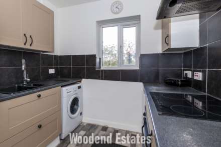 Brendon Close, Harlington, Image 9