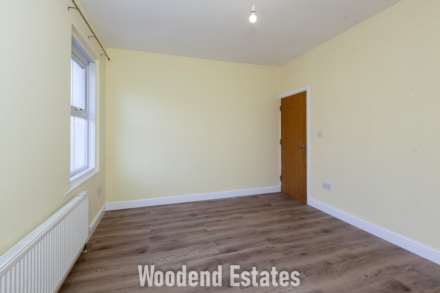 The Crescent, Slough, Image 15