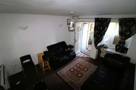 Beaulieu Close, Hounslow, Image 2