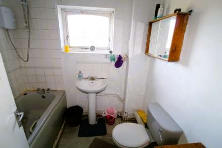 Beaulieu Close, Hounslow, Image 4