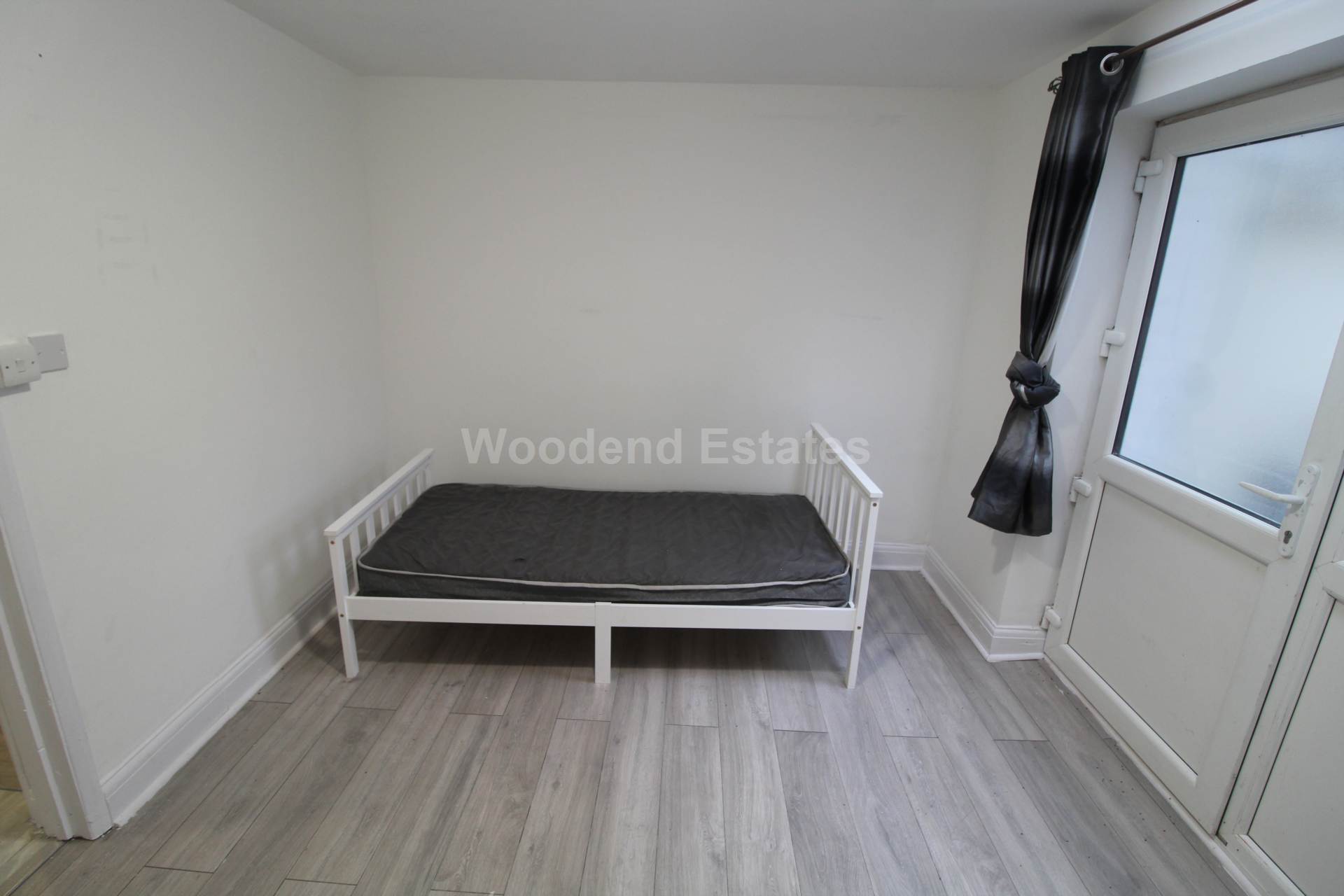 Green Drive, Southall, Image 5