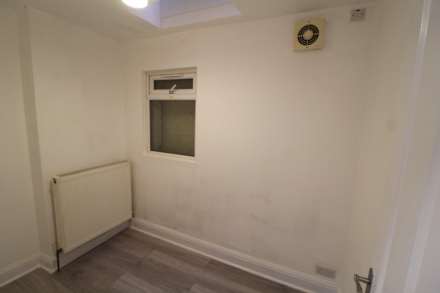 Green Drive, Southall, Image 6