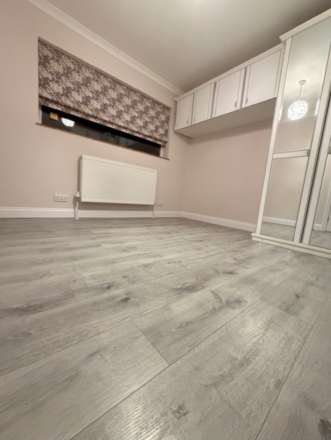 Almons Way, Slough, Image 9