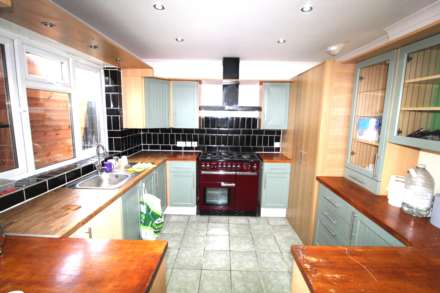 Parkfield Avenue, Uxbridge, Image 8