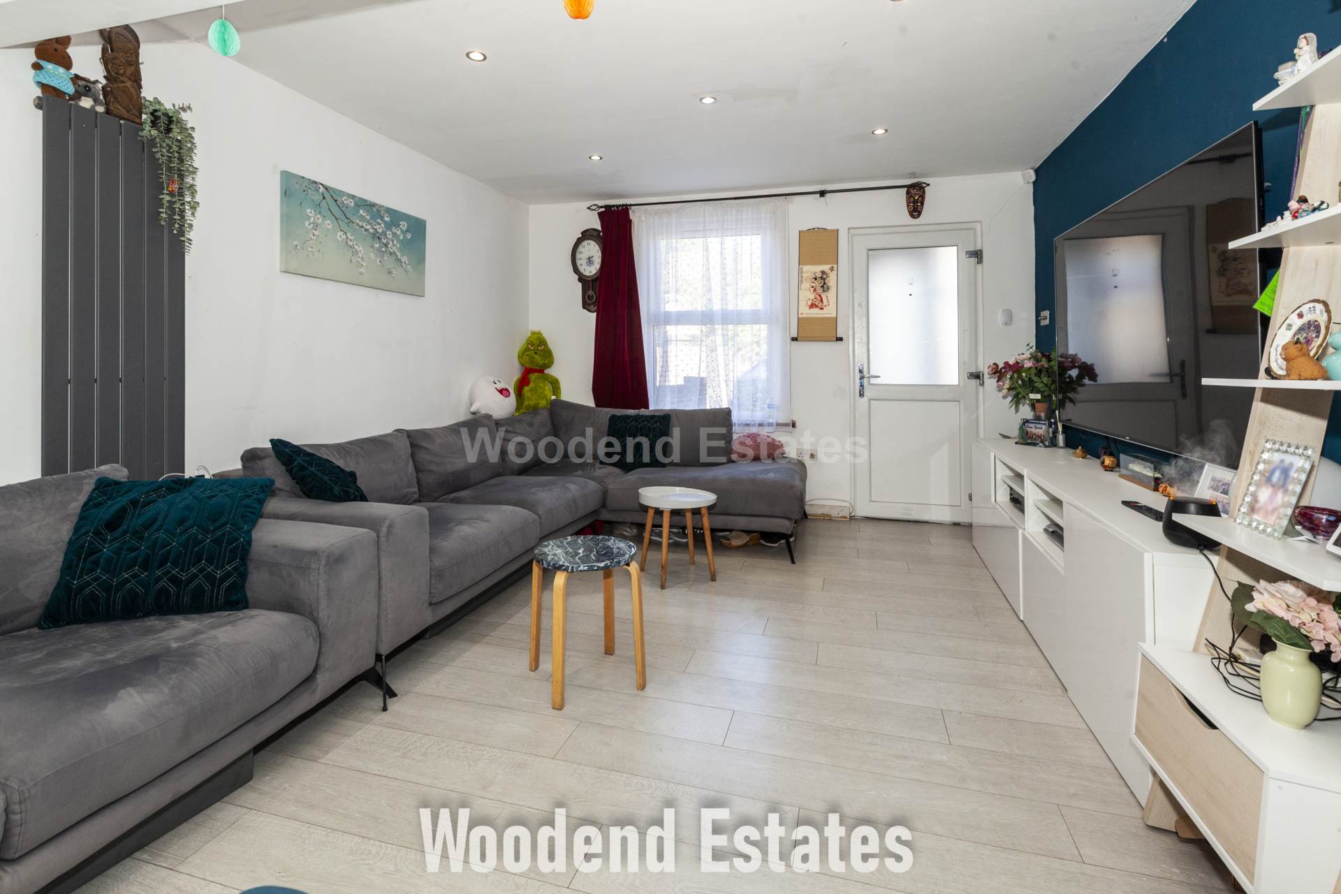 Golden Crescent, Hayes, Image 3