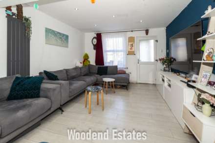 Golden Crescent, Hayes, Image 3