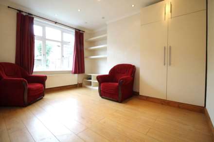 Property For Sale Sunnycroft Road, Hounslow
