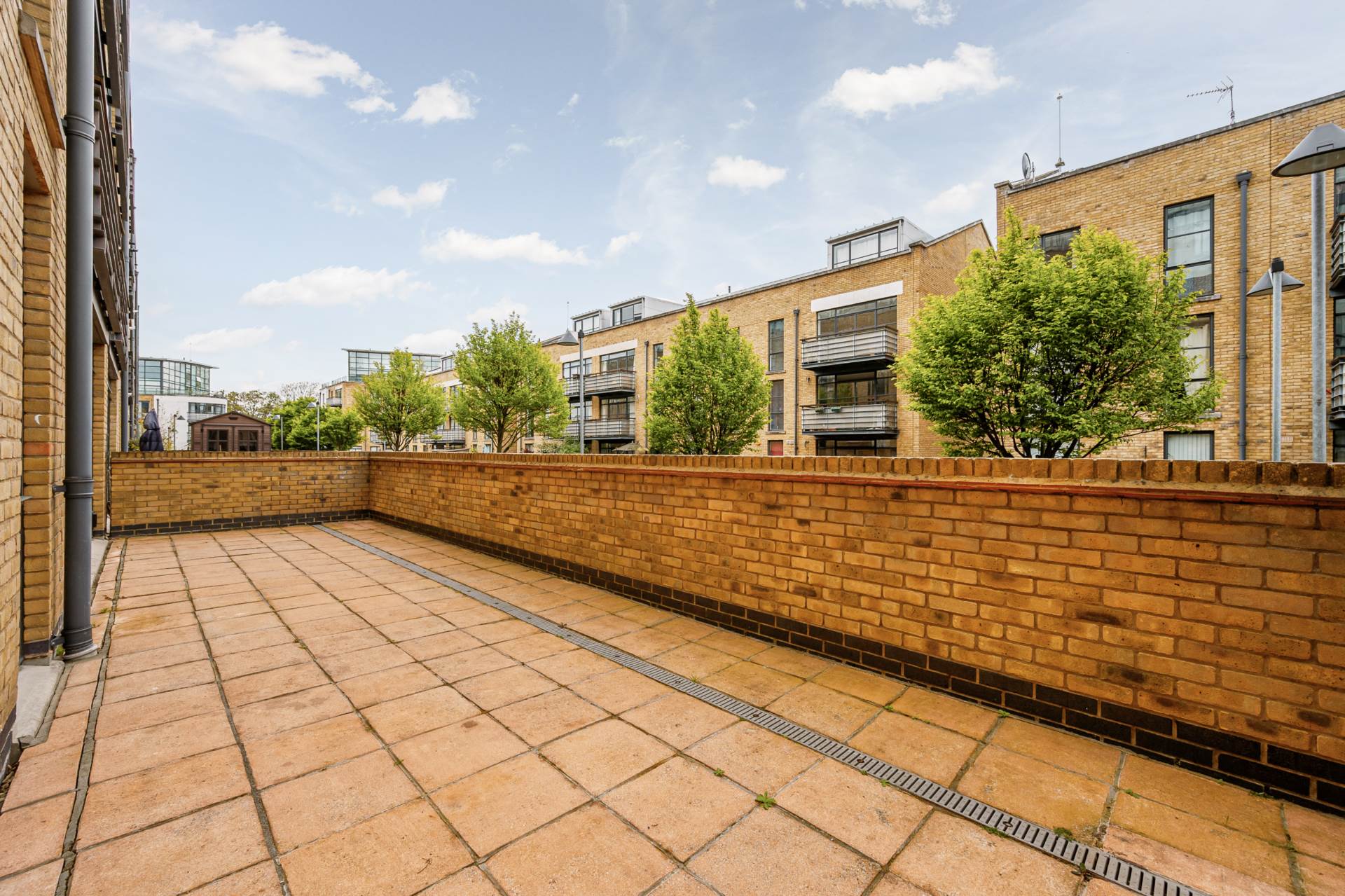 Town Meadow, Brentford, Image 11