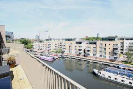 Halyards Court, Brentford Lock West, Image 12