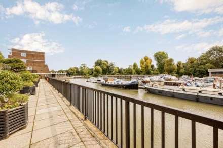 Otho Court, Brentford Dock, Image 6