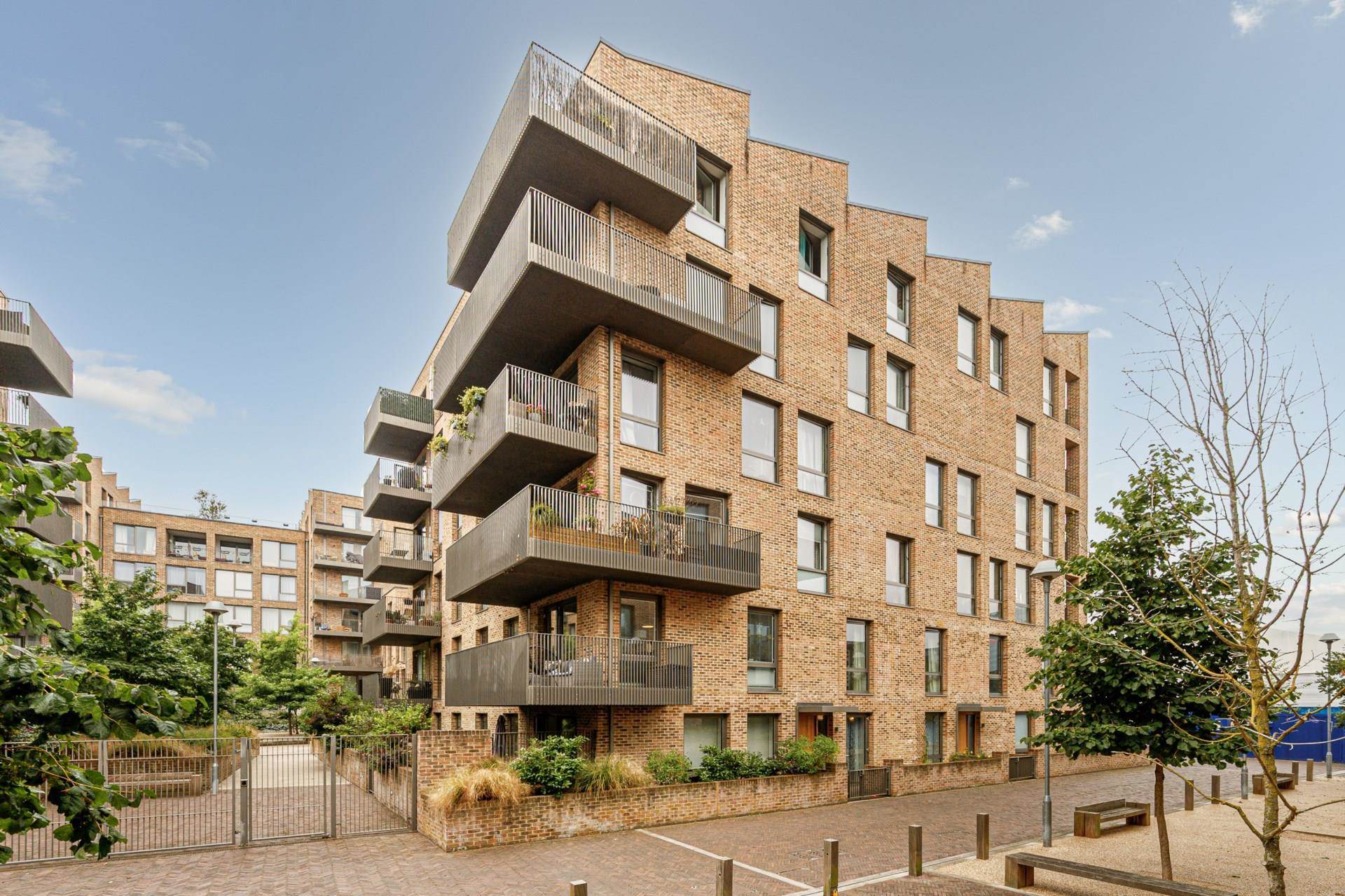 Isambard Court, Brentford Lock West, Brentford, Image 3