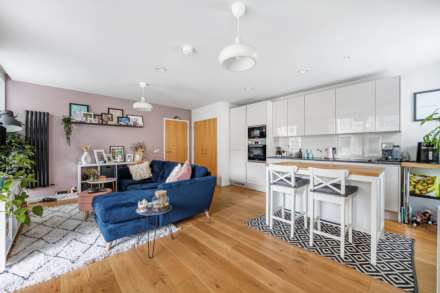 Isambard Court, Brentford Lock West, Brentford, Image 2
