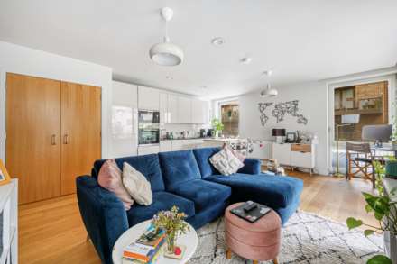 Isambard Court, Brentford Lock West, Brentford, Image 4