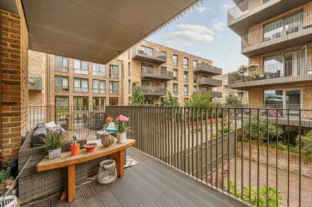 Isambard Court, Brentford Lock West, Brentford, Image 5