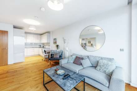 Isambard Court, Brentford, Image 6