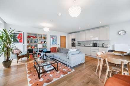 Isambard Court, Paddlers Avenue, Brentford Lock West, Image 2