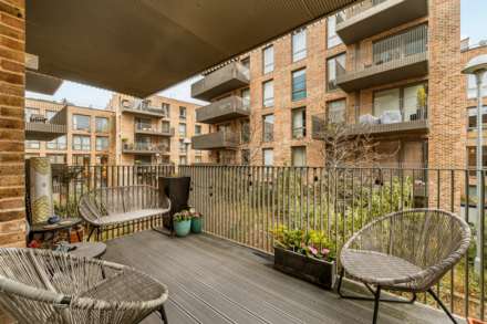 Isambard Court, Paddlers Avenue, Brentford Lock West, Image 7