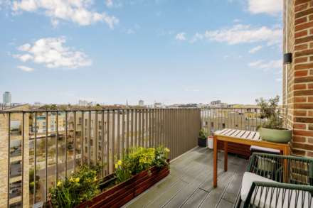 Isambard Court, Brentford Lock West, Image 7