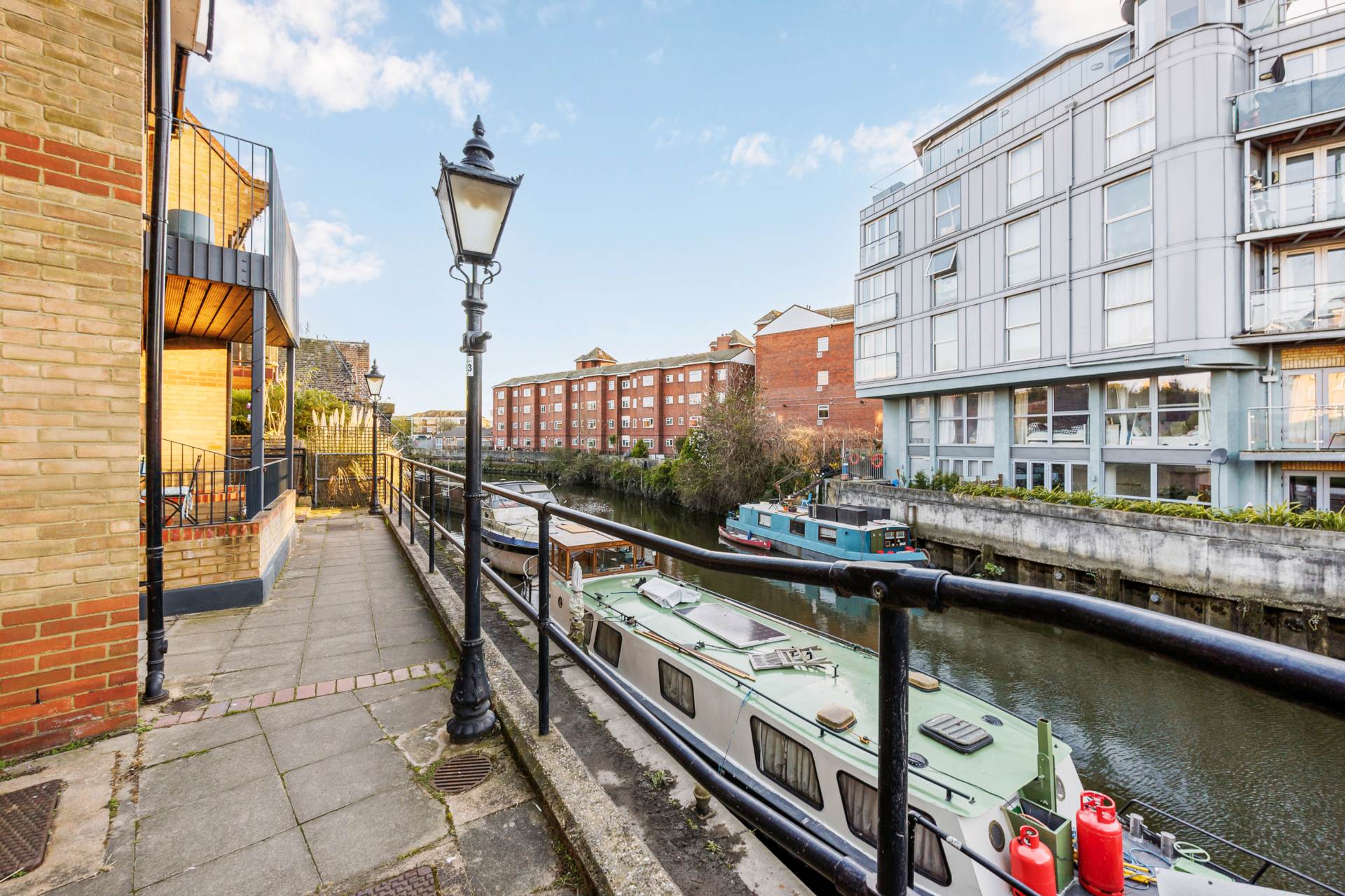 High Street, Brentford, Image 4