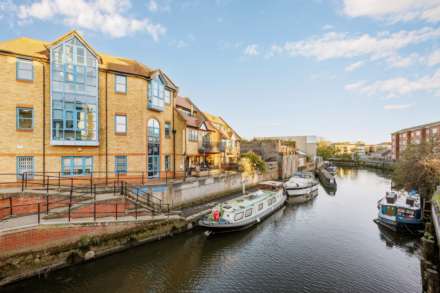 High Street, Brentford, Image 2