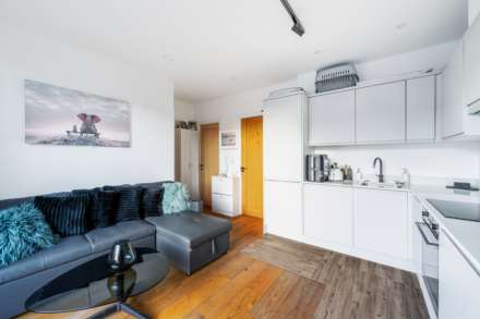 High Street, Brentford, Image 8